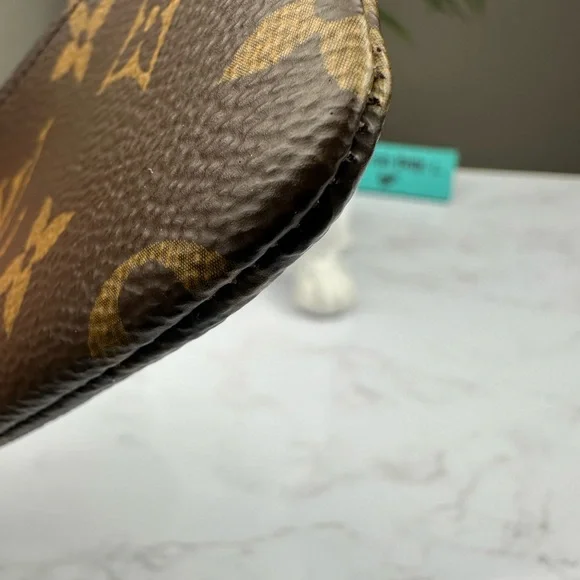 Louis Vuitton Key Pouch - Picture 5 of 13